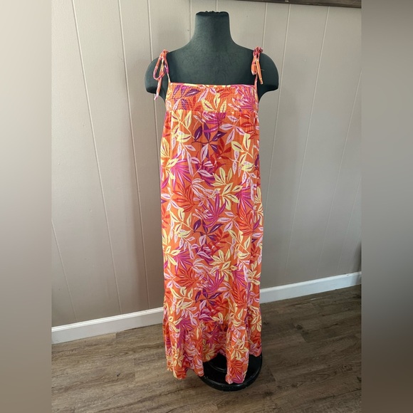Jacquie The Label • Linen Blend Floral Maxi Dress - Picture 7 of 11
